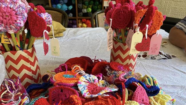 Bendigo yarn bombers are stitching their way to Valentine's Day.