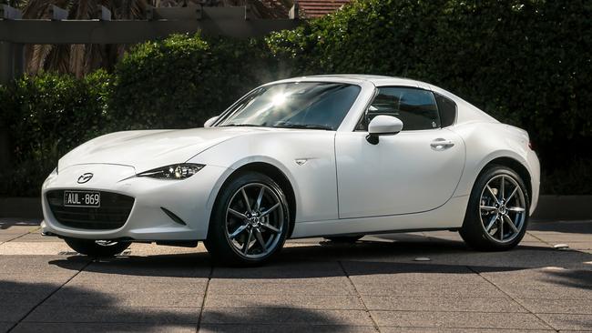 MX-5 GT RF: Distinguished by bright silver alloys