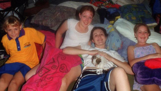 APRIL 27, 2001 : L-R Emily Collins, Hayley Hinspeter, Lisa Kingsberry, Kylie Hinspeter & Toby the dog camped outside Townsville Entertainment Centre 27/04/01 in bid to secure tickets to NBL grand final game 3 Crocodiles v Wollongong Hawks. Pic Lori Neilsen. Basketball / Fan