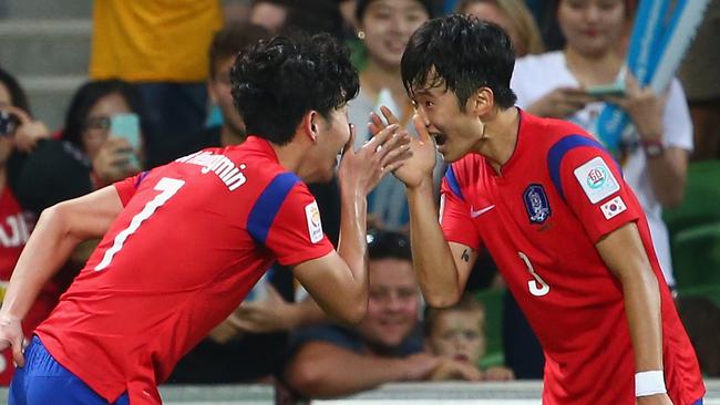 MELBOURNE, AUSTRALIA - JANUARY 22: Son Heung Min of Korea Republic celebrates with Kim Jin Su after he scored in extra time during the 2015 Asian Cup match between Korea Republic and Uzbekistan at AAMI Park on January 22, 2015 in Melbourne, Australia. (Photo by Robert Cianflone/Getty Images)