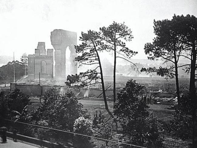 The destroyed palace meant wealthy householders of Macquarie St had their view of the harbour restored. Picture: National Library of Australia