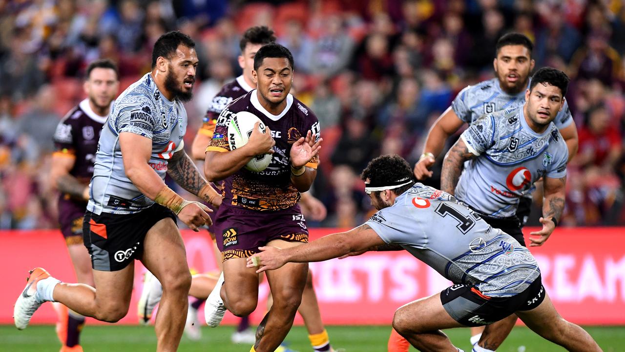 Anthony Milford on the charge for the Broncos
