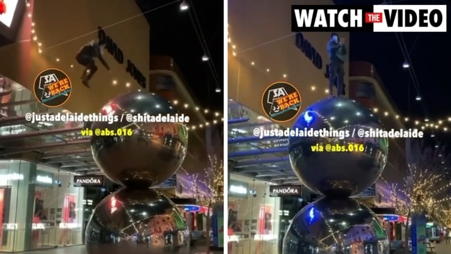 Man jumps onto Malls Balls