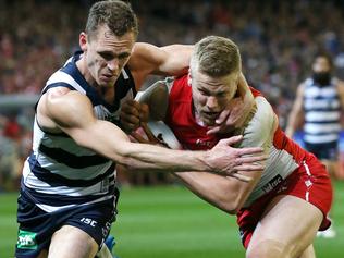 AFL - Preliminary Final , Geelong v Sydney Swans at the MCG , 23rd  September ,  Melbourne Australia.   Geelong's Joel Selwood battles with Sydney's Dan HanneberyPicture : George Salpigtidis