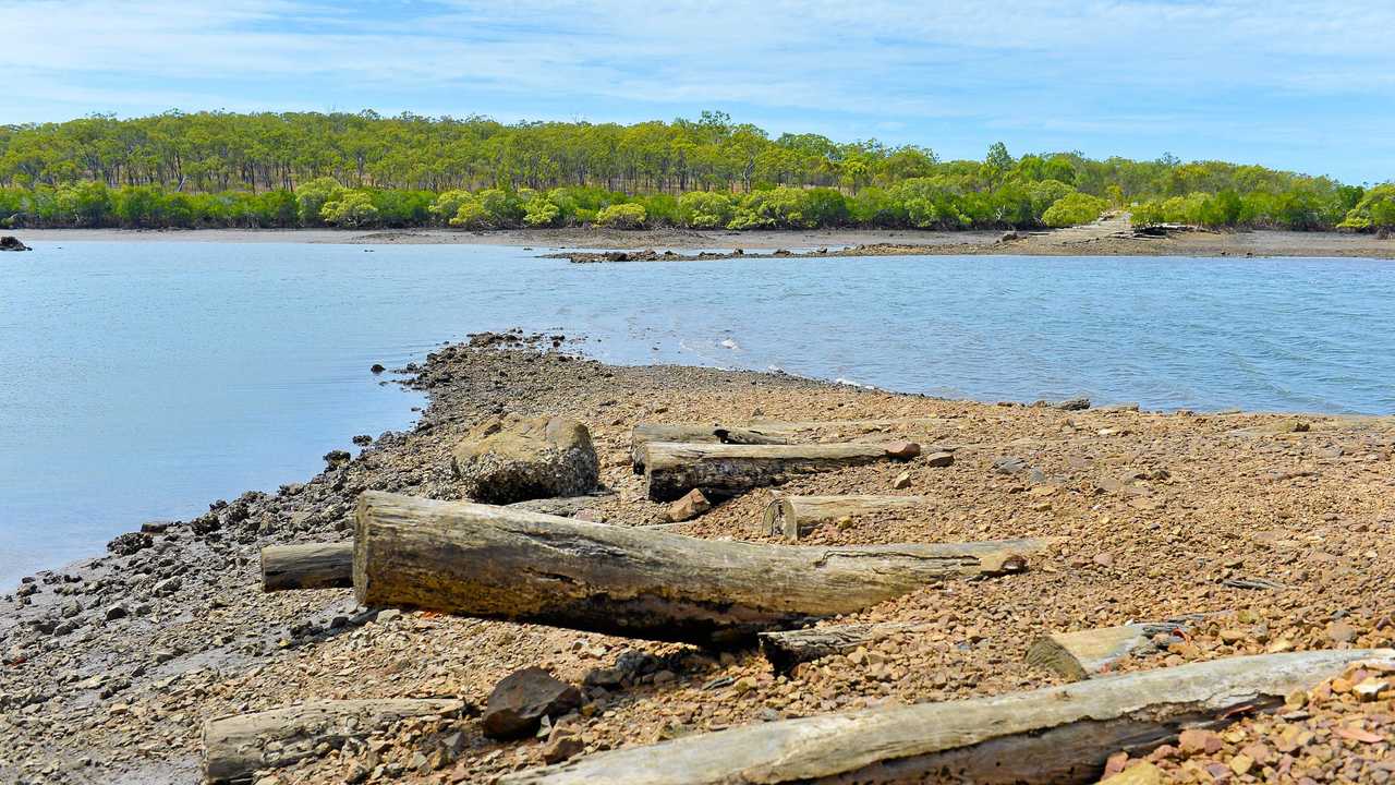 NOTHING YET: The crossing at the end of Clarks Drive on Hummock Hill Island will have to become a bridge to the mainland. Picture: Mike Richards GLA320217ISLAND