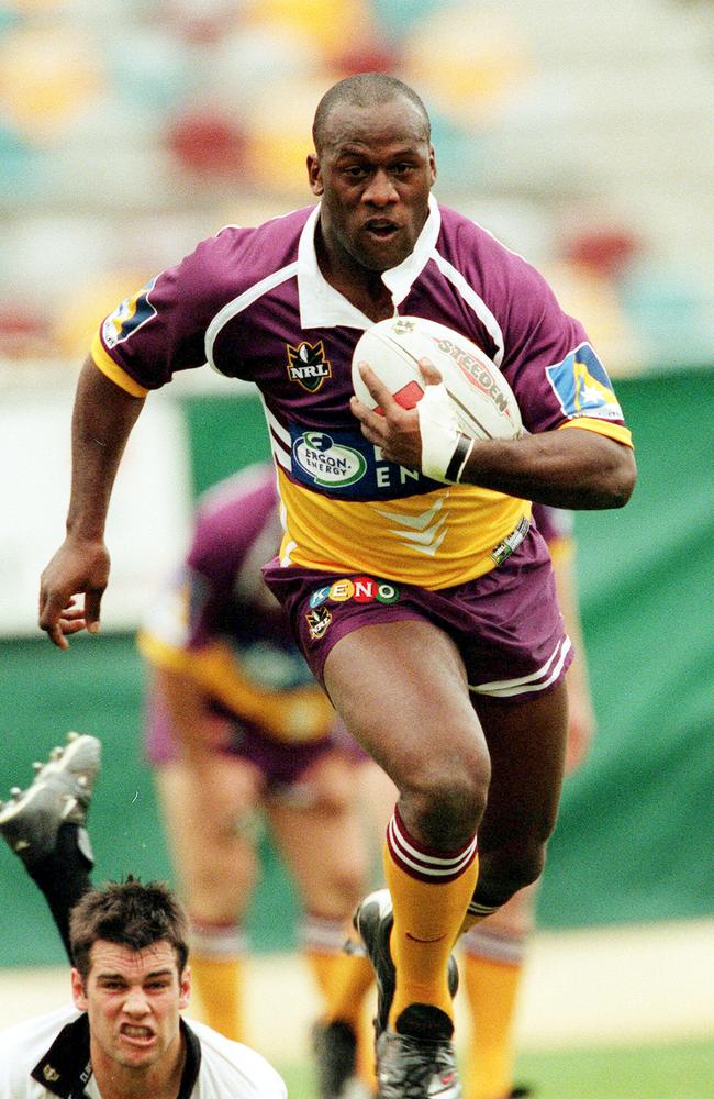 Wendell Sailor leaves his Panthers opponent in his wake in 2000. Picture: David Kapernick