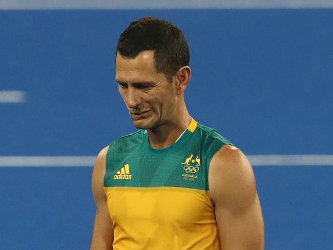 RIO DE JANEIRO, BRAZIL - AUGUST 14: Jamie Dwyer of Australia looks dejected as he leaves the pitch after Australia's 4-0 defeat during the Men's hockey quarter final match between the Netherlands and Australia on Day 9 of the Rio 2016 Olympic Games at the Olympic Hockey Centre on August 14, 2016 in Rio de Janeiro, Brazil. (Photo by David Rogers/Getty Images)