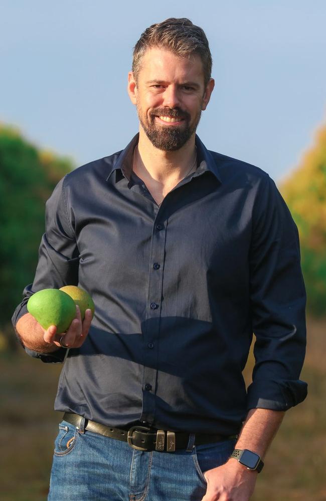 Matthew Palise from Red Rich Fruits with mangoes.