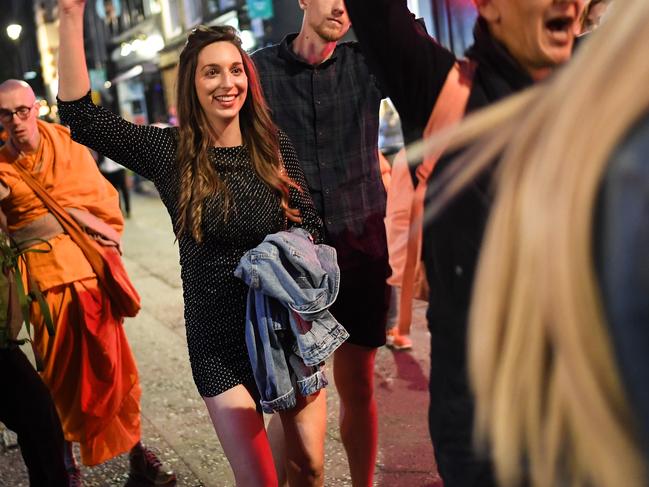 LONDON, ENGLAND - SEPTEMBER 12: People are seen dancing in Soho on September 12, 2020 in London, England. From Monday, September 14, groups of more than six will be banned from meeting under new coronavirus restrictions. (Photo by Peter Summers/Getty Images)