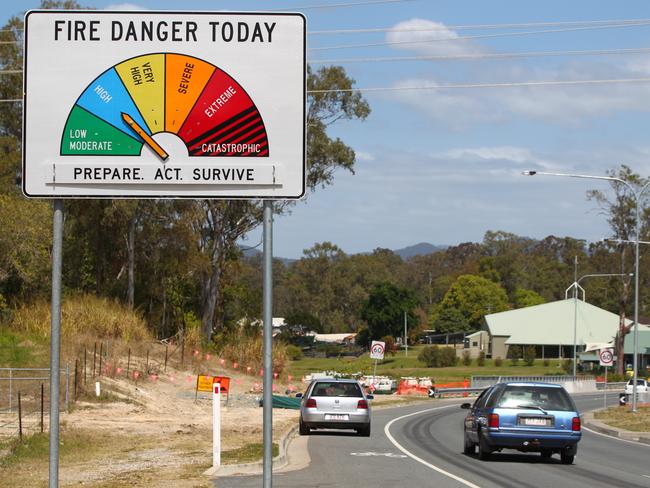 The previous type of sign as it appeared in the Gold Coast hinterland