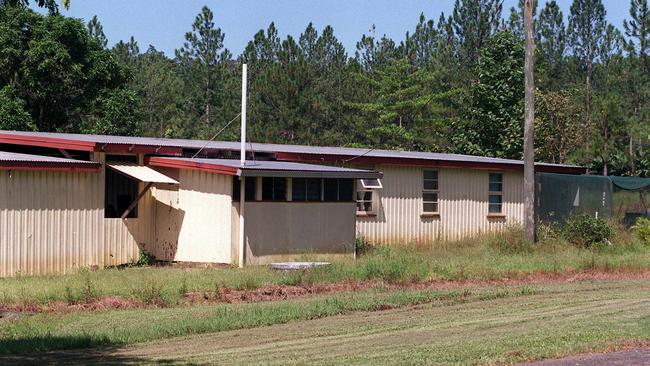 House in Mena Creek, 22/02/99, where the special emergency response team arrested Gillies Francis Pallas who allegedly shot an Innisfail policeman on 21/02/99.Queensland / Crime / Shooting