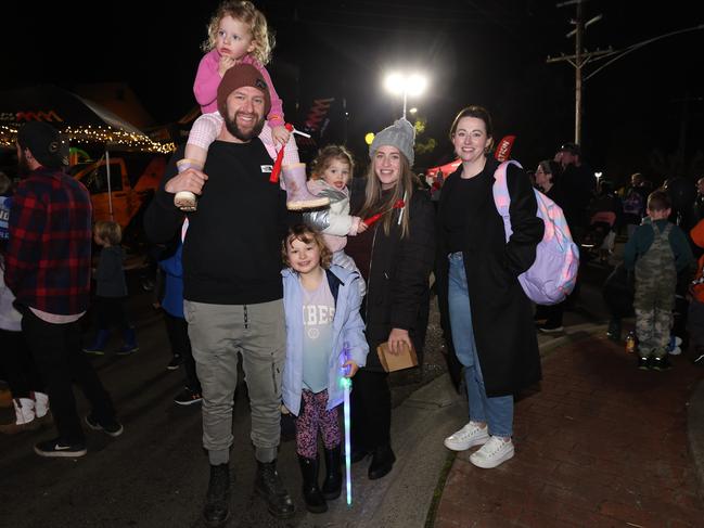 MELBOURNE, AUSTRALIA - JULY 26 2024 Tim, Esther, Edie, Maya, Lisa and Lisa Attend the Gippsland SnowFest held in Warragul. Picture: Brendan Beckett