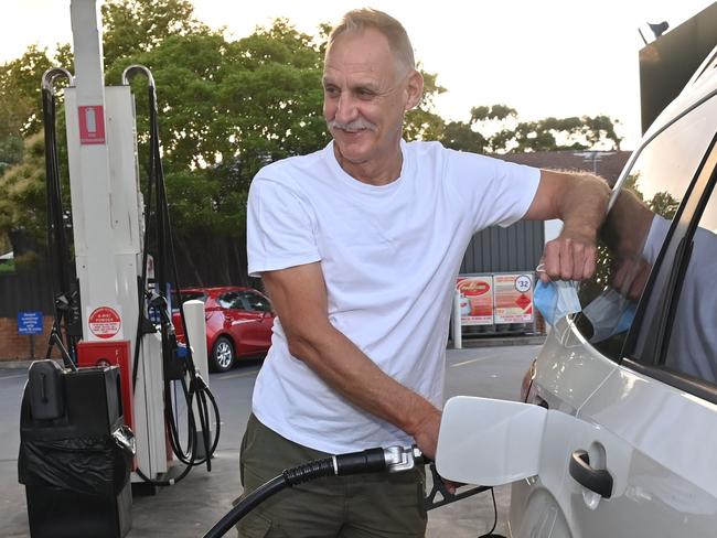 23/3/22. Petrol prices are going to drop under $2 per L after Wednesday - Brian Gilbert (0401 124 252) at the Ampol in Cumberland Park.Picture: Keryn Stevens