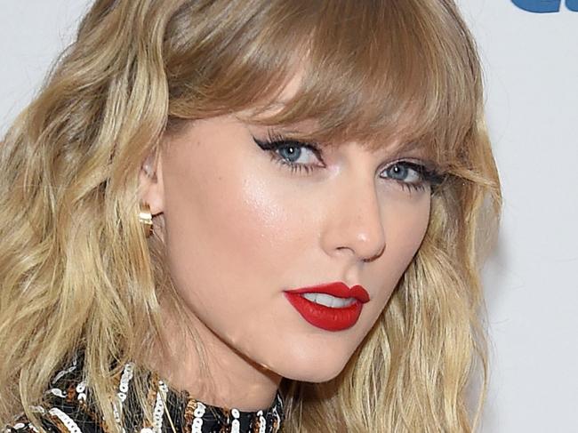 NEW YORK, NEW YORK - DECEMBER 13: Taylor Swift poses backstage at iHeartRadio's Z100 Jingle Ball 2019 Presented By Capital One on December 13, 2019 in New York City. (Photo by Jamie McCarthy/Getty Images for iHeartMedia )