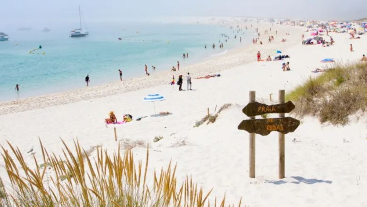 Girls Peeing In Beach Toilet