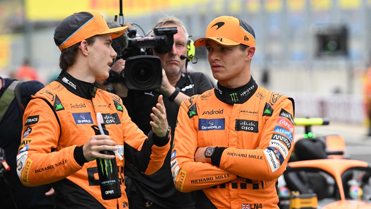 Oscar Piastri (L) and Lando Norris. (Photo by Ferenc ISZA / AFP)