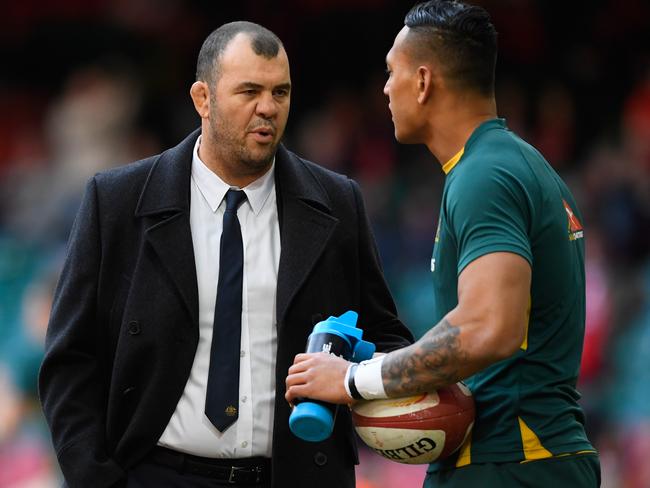 CARDIFF, WALES - NOVEMBER 05:  Michael Cheika the head coach of Australia speaks with Israel Folau of Australia prior to kickoff during the international match between Wales and Australia at the Principality Stadium on November 5, 2016 in Cardiff, Wales.  (Photo by Stu Forster/Getty Images)