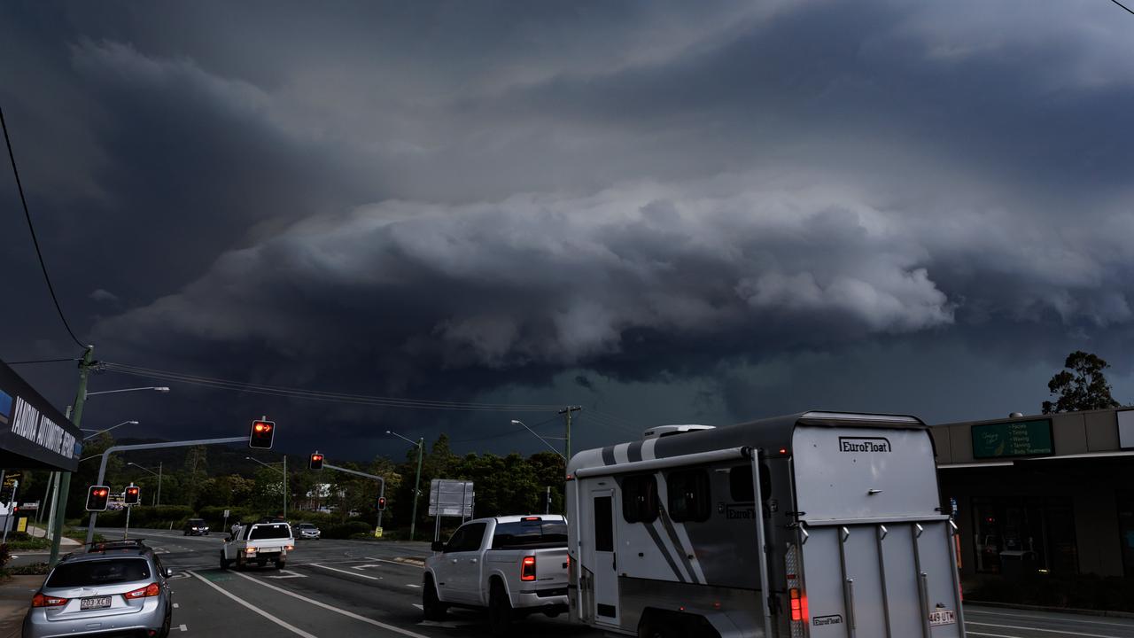 Storm cell approaching Yandina on Thursday afternoon. Picture Lachie Millard