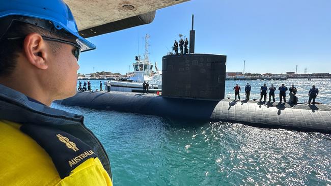 ROCKINGHAM, Western Australia (March 10, 2024) – U.S. Navy Sailors assigned to the Los Angeles-class fast-attack submarine USS Annapolis (SSN 760) and HMAS Stirling Port Services crewmembers prepare the submarine to moor alongside Diamantina Pier at Fleet Base West in Rockingham, Western Australia, March 10, 2024. The nuclear-powered, conventionally-armed submarine is in HMAS Stirling for the second visit by a fast-attack submarine to Australia since the announcement of the AUKUS (Australia, United Kingdom, United States) Optimal Pathway in March 2023. (U.S. Navy photo by Cmdr. Erik Wells)