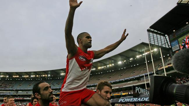 Michael O’Loughlin remembered what booing did to former stars.