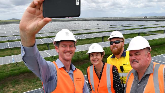 Energy, Biofuels and Water Supply Minister Mark Bailey (left), Premier Annastacia Palaszczuk, Clare Solar Farm project manager Wayne Staunton and ALP candidate for Burdekin Mike Brunker. (AAP Image / Darren England)