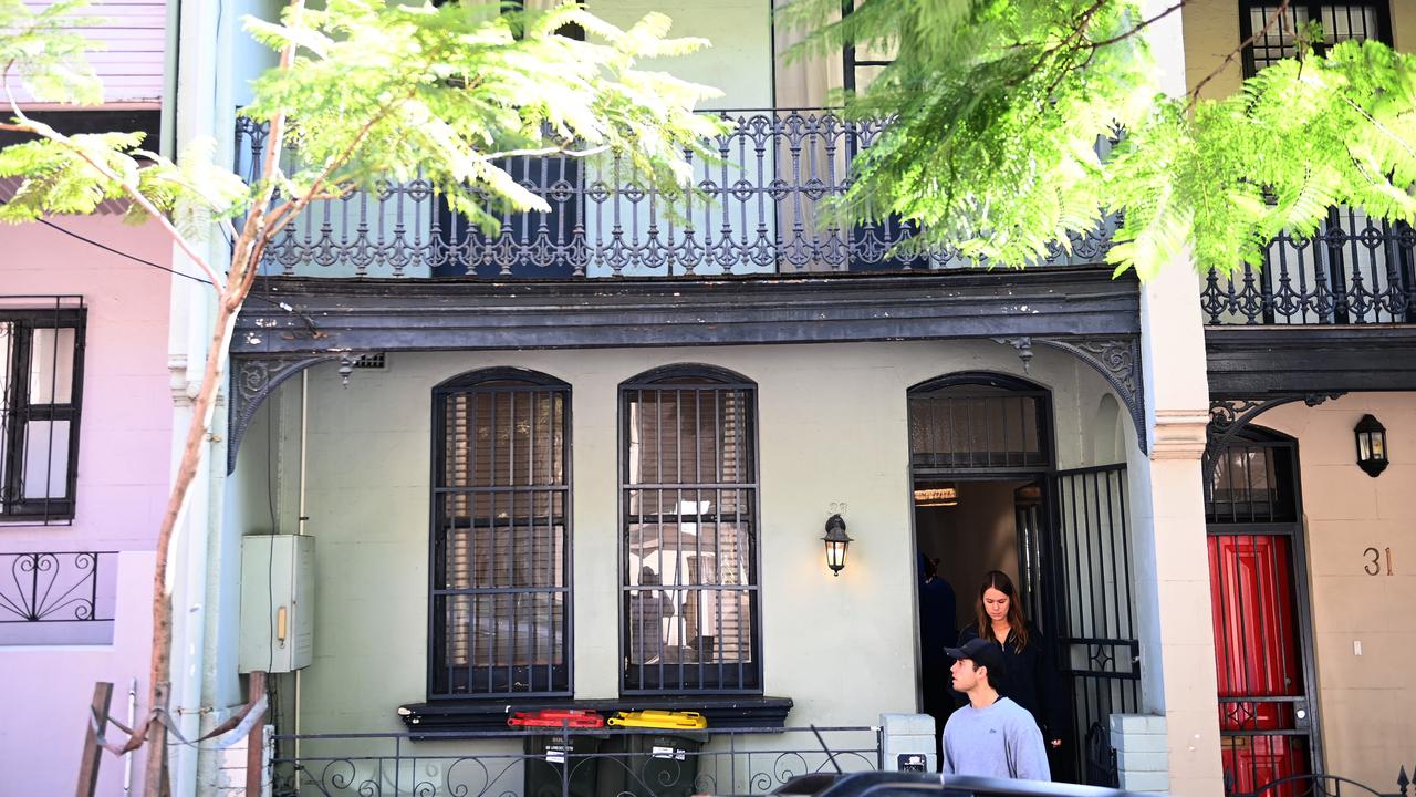 Sydneysiders view properties in Surry Hills for rent as prospective tenants are having difficulties securing rental properties. Picture: NCA NewsWire / Jeremy Piper