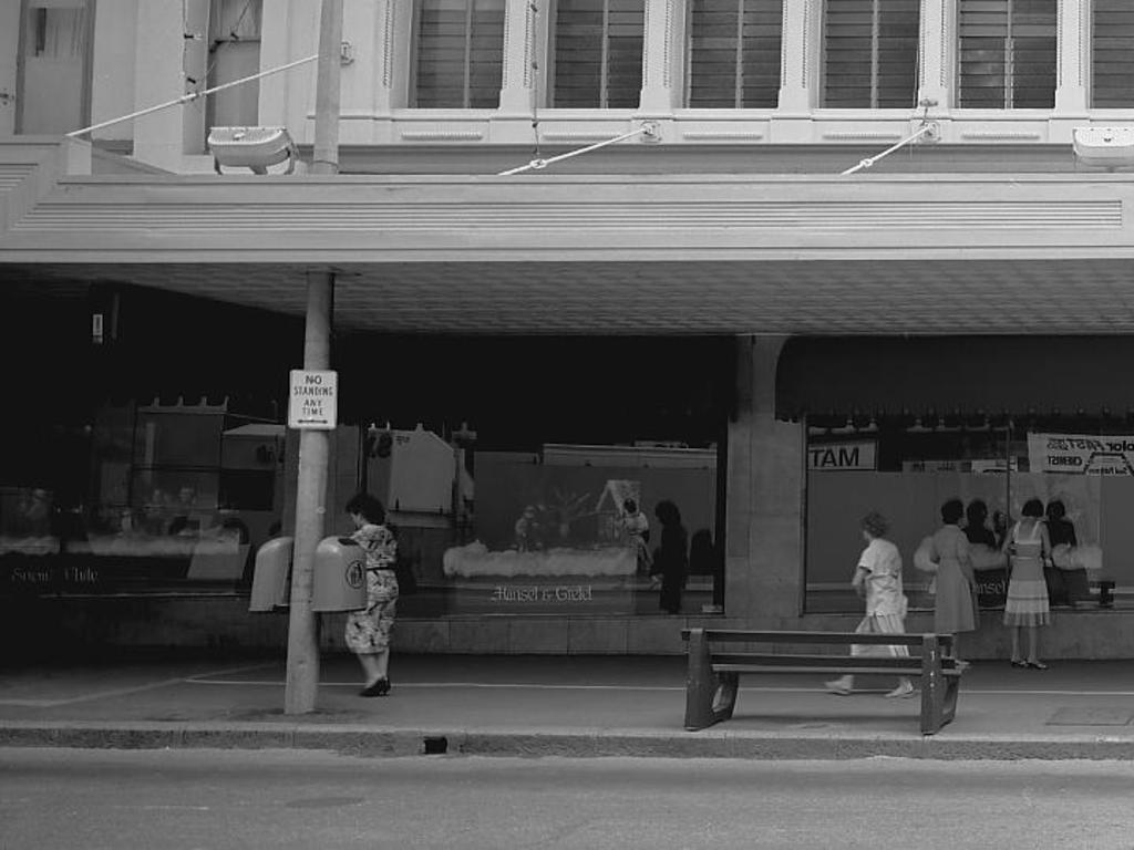 Businesses in Queen St before the mall