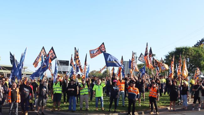 Ipswich garbos will go back on strike on Friday and possibly also next Monday and Tuesdeay. Picture: TWU