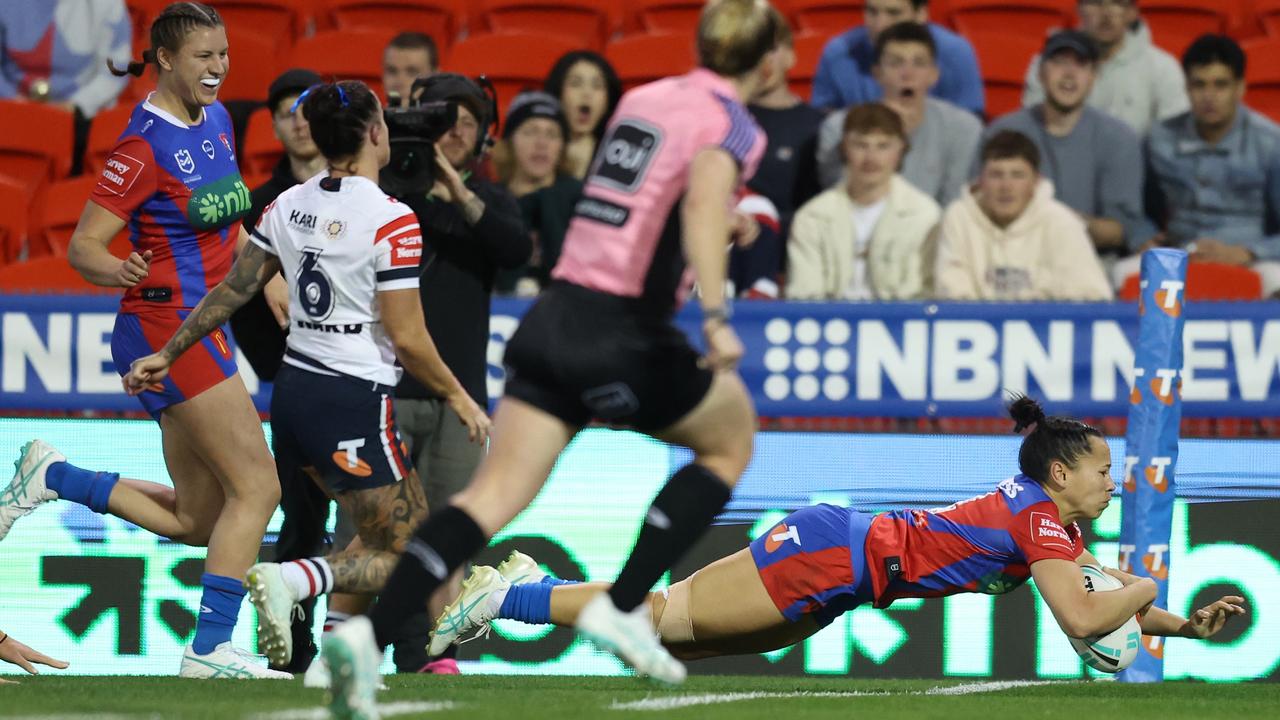 Abigail Roache of the Knights scores a try.