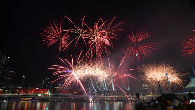 Crowds watch fireworks display during New Year's Eve celebrations in Brisbane, Tuesday, December 31, 2019. (AAP Image/Dan Peled) NO ARCHIVING