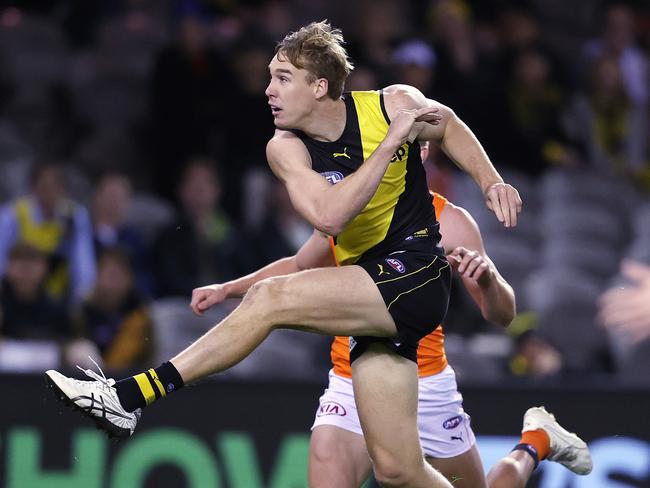 Richmond’s Tom Lynch snaps at goal. Pic: Michael Klein