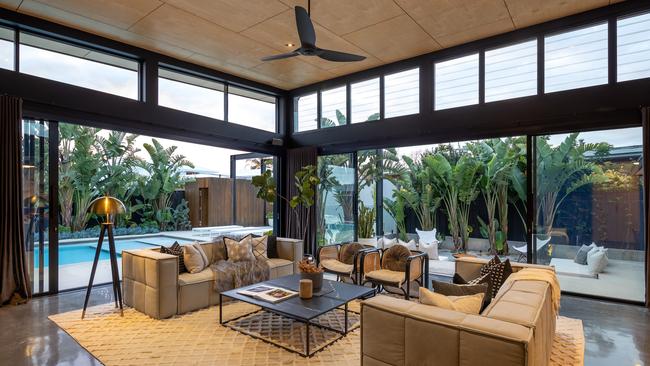 Indoors effortlessly blend into the outdoors.