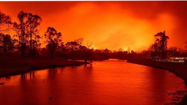 Photograph taken by Stanthorpe resident Keith Barnett on the afternoon of the September bushfires in 2019.