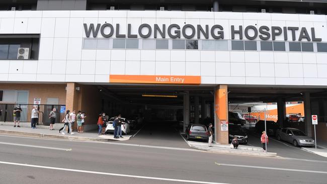 Cases linked to the current outbreak were first directed at Wollongong Hospital. Picture: NewsWire/ Simon Bullard.