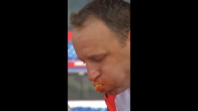 Aussie breaks world record for eating chicken wings