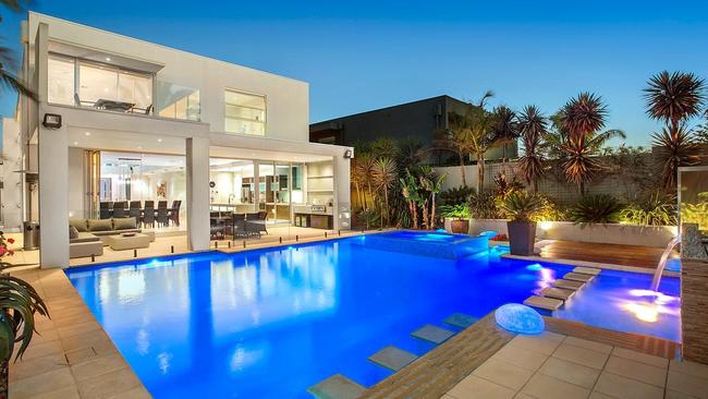 Stunning swimming pools that should have buyers flocking to these ...