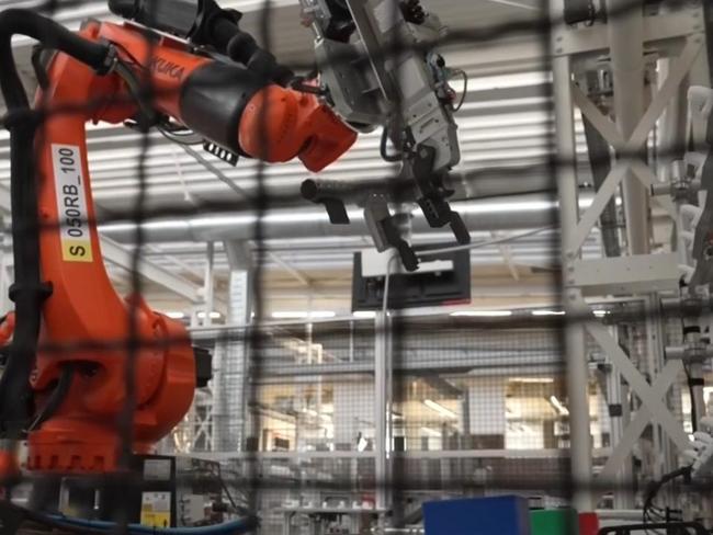 Humanoid robot could soon build cars 