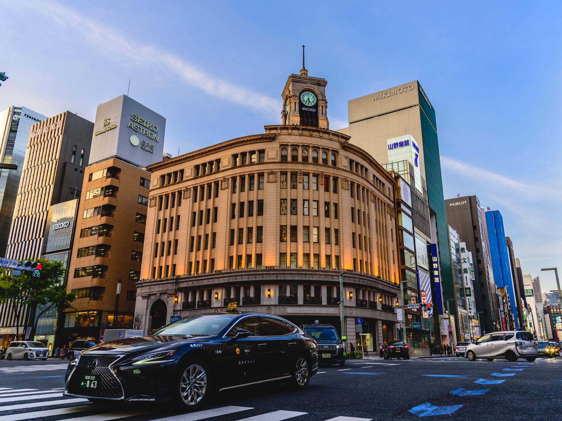 Tokyo, Ginza, blue Hour. The flagship store for the luxury brand