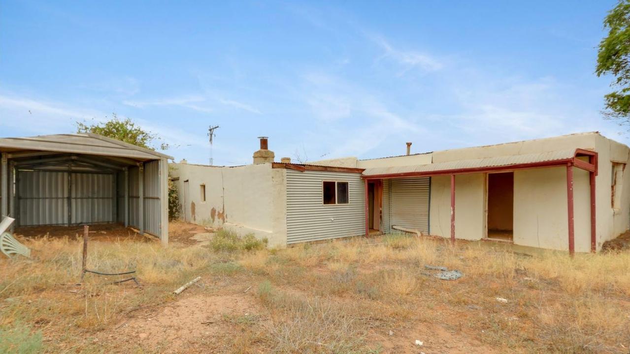 The median house price of Broken Hill is $155,000.