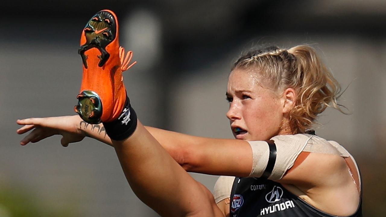 AFLW Tayla Harris Photo Shows Sports Best But Fans Worst The Cairns Post