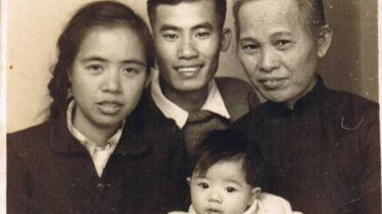 Sui Yu with her father Keng Qiang Yu, paternal Grandmother Hui Xian Lui and sister.