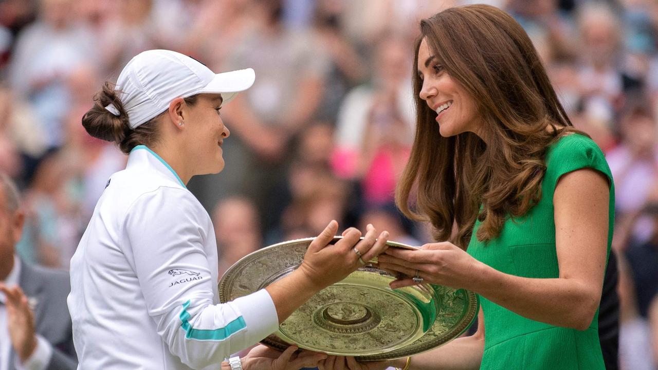 Australia's Ashleigh Barty receives the trophy from Britain's Catherine, Duchess of Cambridge on July 10, 2021. (Photo by AELTC/Ben Solomon / POOL / AFP)