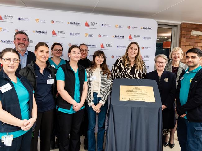 Emma McBride MP, Assistant Minister for Rural and Regional Health and Mental Health and Suicide Prevention, open the facility along with Professor Debbie Terry AC, UQ Vice-Chancellor, Professor Geraldine Mackenzie, UniSQ Vice Chancellor, and Jason Eldering, CEO, SCCQ.