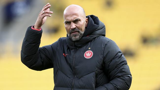 WELLINGTON, NEW ZEALAND – JANUARY 11: Coach Markus Babbel of the Wanderers gestures during the round 14 A-League match between the Wellington Phoenix and the Western Sydney Wanderers at Westpac Stadium on January 11, 2020 in Wellington, New Zealand. (Photo by Hagen Hopkins/Getty Images)