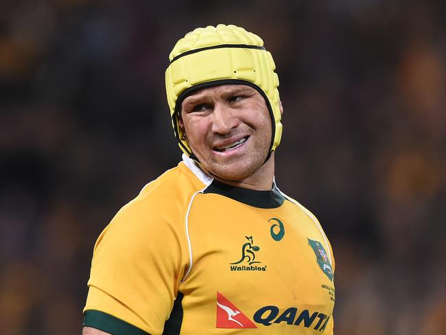 Wallabies player Matt Giteau looks on during the Rugby Championship test match  between the Australian Wallabies and South African Springboks at Suncorp Stadium in Brisbane Saturday, July 18, 2015. (AAP Image/Dave Hunt) NO ARCHIVING, EDITORIAL USE ONLY