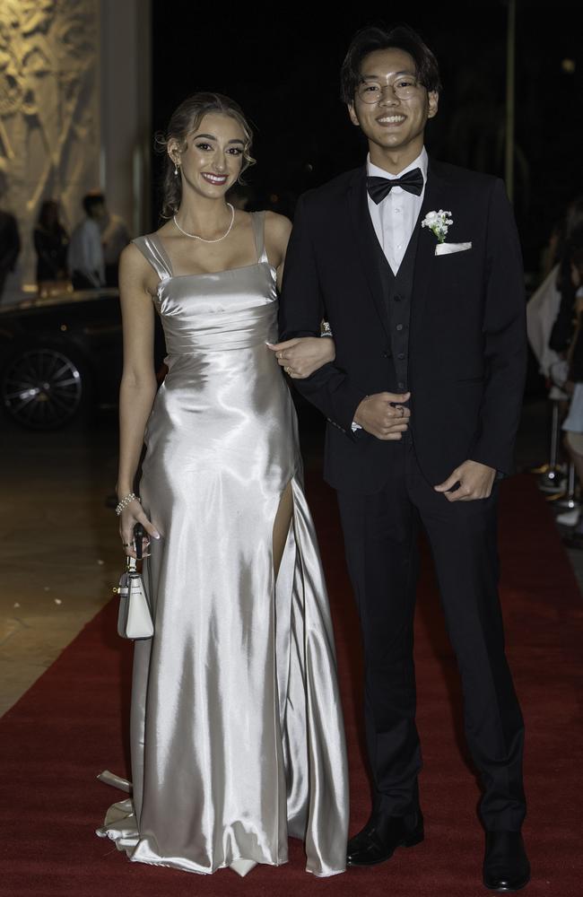 Valentina Restaino and Luke Jeon at the 2024 Somerset College formal red carpet. Picture: Paul A. Broben