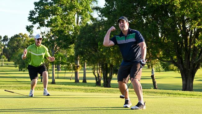 Joesph Amberio sinks a putt to win the round 5 playoff during the Survivor Golf series. Picture: Supplied.