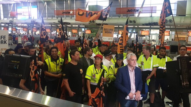 Jetstar workers on strike. Picture: Twitter/@jackboutros1