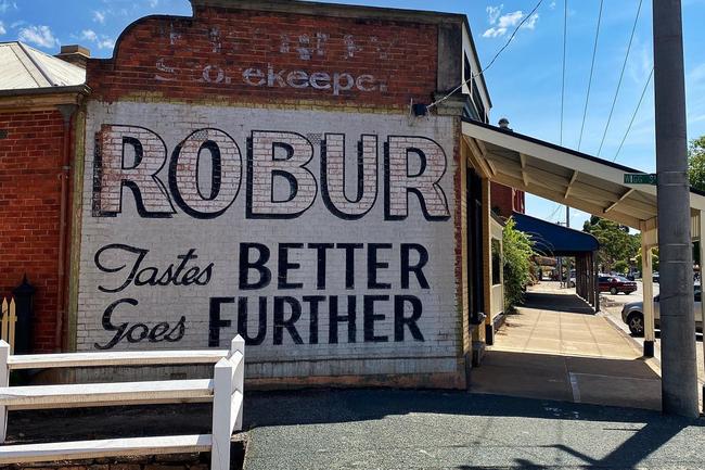 Robur Tea sign in Rushworth.