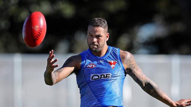 Lance Franklin proves his fitness on the training track to feature in his 300th game. Picture: Toby Zerna.